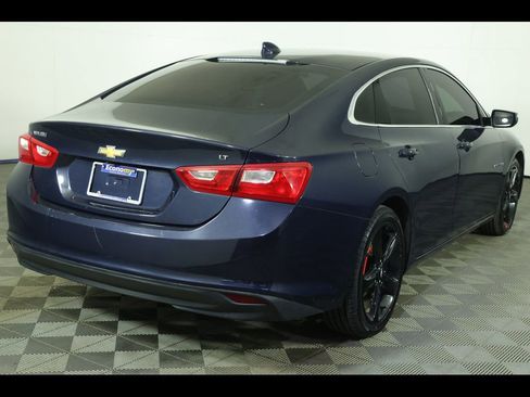 Used 2017 Chevrolet Malibu LT image 8