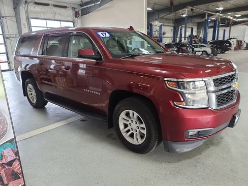 Used 2017 Chevrolet Suburban LT image 4