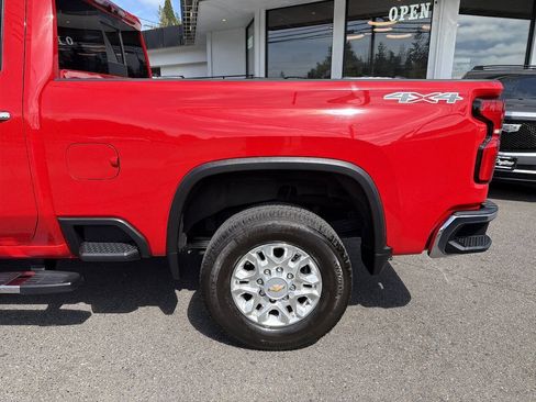 Used 2024 Chevrolet Silverado 2500 LTZ w/ LTZ Convenience Package AWD/4WD image 4