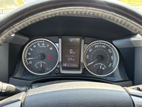 Used 2016 Toyota Tacoma SR5 w/ SR5 Appearance Package (SN) RWD image 13