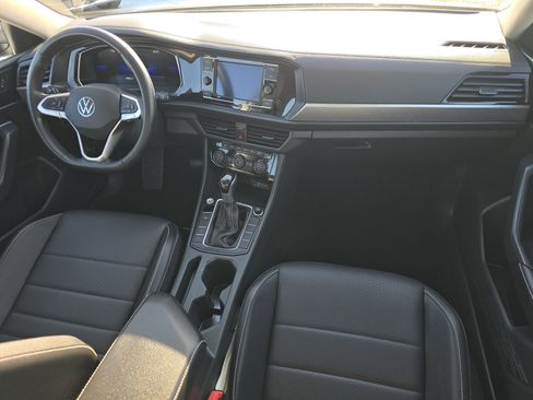 Used 2024 Volkswagen Jetta SE image 17