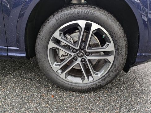 Used 2025 Audi Q5 Premium w/ Convenience Package image 9