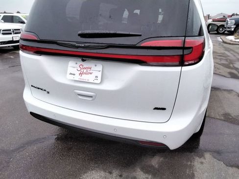 New 2026 Chrysler Pacifica Select w/ S Appearance Package AWD/4WD image 15