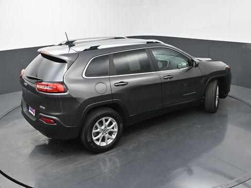 Used 2018 Jeep Cherokee Latitude Plus image 30