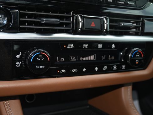 Used 2025 Nissan Pathfinder Platinum FWD image 16