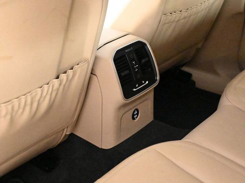 Certified 2024 Porsche Macan image 21