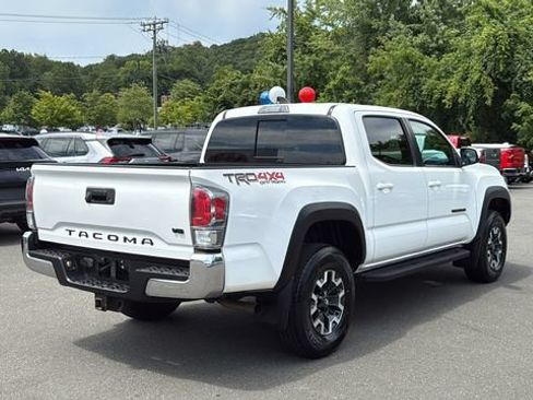 Certified 2021 Toyota Tacoma TRD Off-Road AWD/4WD image 6