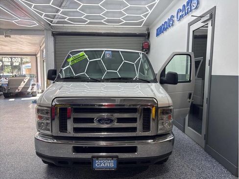 Used 2012 Ford E-350 and Econoline 350 XLT image 7