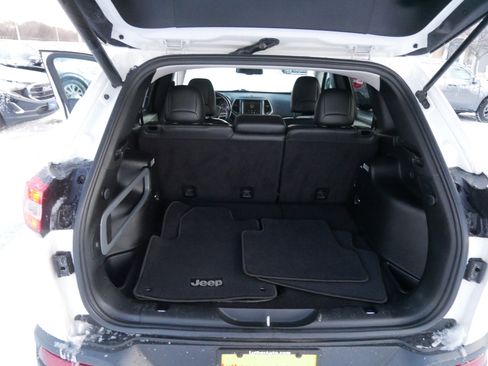 Used 2018 Jeep Cherokee Limited image 18