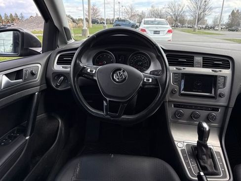 Used 2015 Volkswagen Golf SE image 19