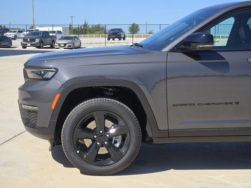 New 2025 Jeep Grand Cherokee L Limited w/ Black Appearance Package image 6