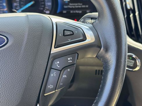 Used 2023 Ford Edge SEL AWD/4WD image 9