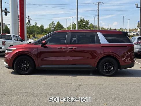 Used 2023 Kia Carnival LX FWD image 8