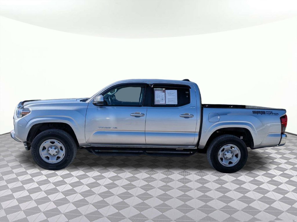 Used 2022 Toyota Tacoma SR5 RWD image 5