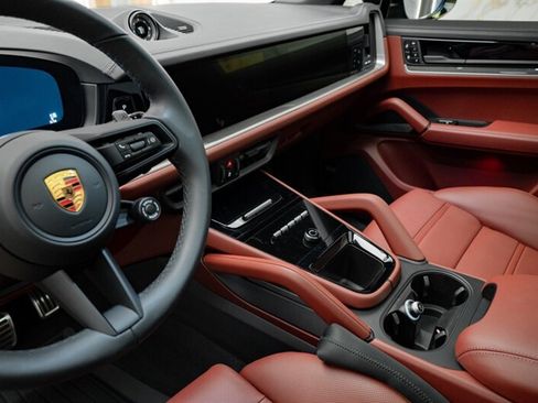 Used 2025 Porsche Cayenne S image 14