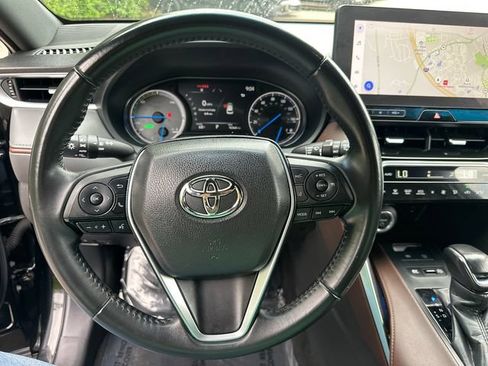 Used 2023 Toyota Venza XLE AWD/4WD image 35