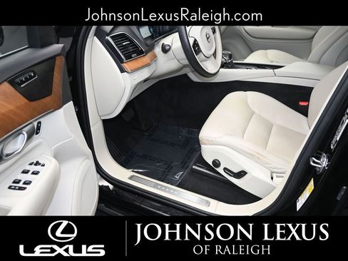 Used 2021 Volvo XC90 T6 Momentum w/ Advanced Package image 11