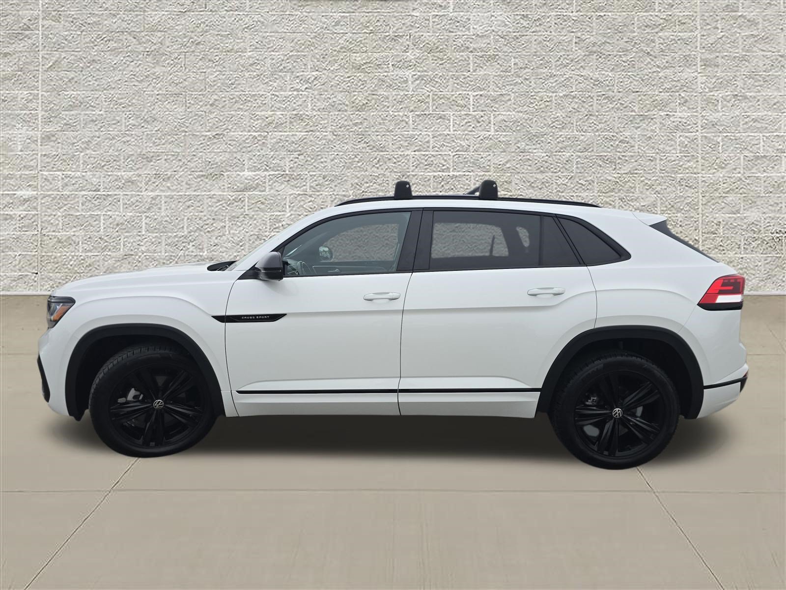 Certified 2023 Volkswagen Atlas Cross Sport SEL R-Line AWD/4WD image 4