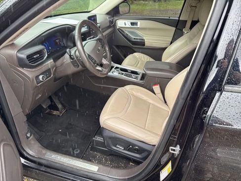 Used 2020 Ford Explorer Platinum w/ Premium Technology Package AWD/4WD image 19