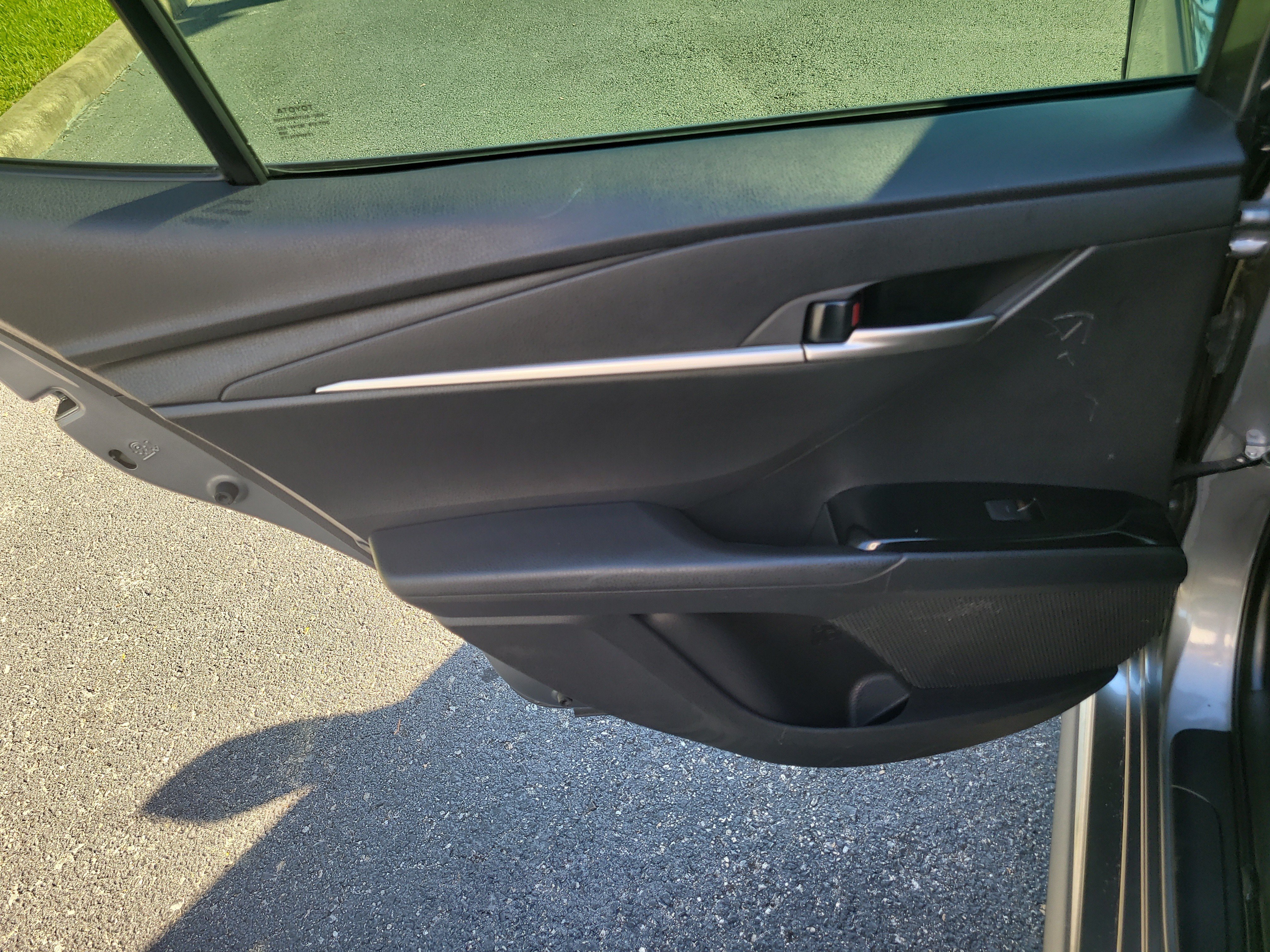 Used 2025 Toyota Camry SE w/ Multimedia Upgrade Package FWD image 11