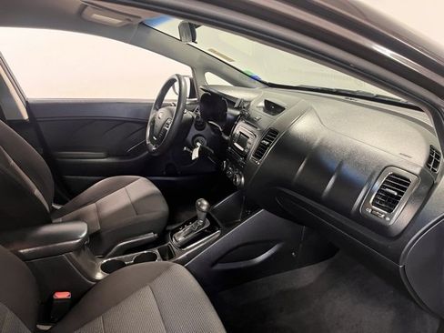 Used 2017 Kia Forte LX image 11