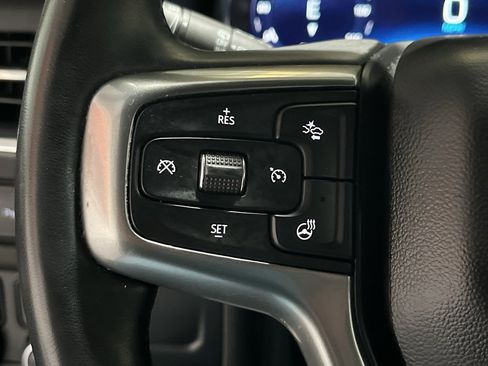 Used 2023 Chevrolet Suburban Premier image 31