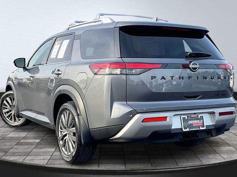 Used 2024 Nissan Pathfinder SL w/ SL Premium Package image 2