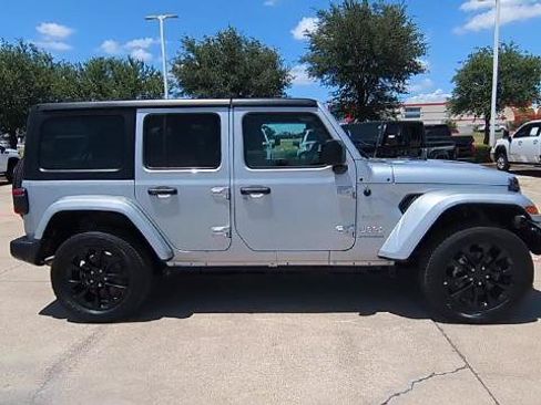 Used 2023 Jeep Wrangler Unlimited Sahara AWD/4WD image 41
