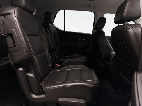 Used 2020 Chevrolet Traverse LT image 18