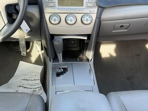 Used 2010 Toyota Camry XLE image 17