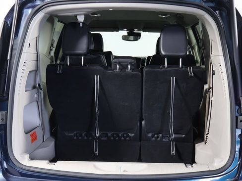 Used 2023 Chrysler Pacifica Touring-L FWD image 16