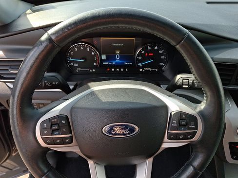 Used 2023 Ford Explorer XLT w/ Equipment Group 202A AWD/4WD image 21