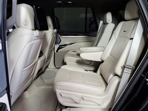Used 2025 Cadillac Escalade Sport Platinum AWD/4WD image 6