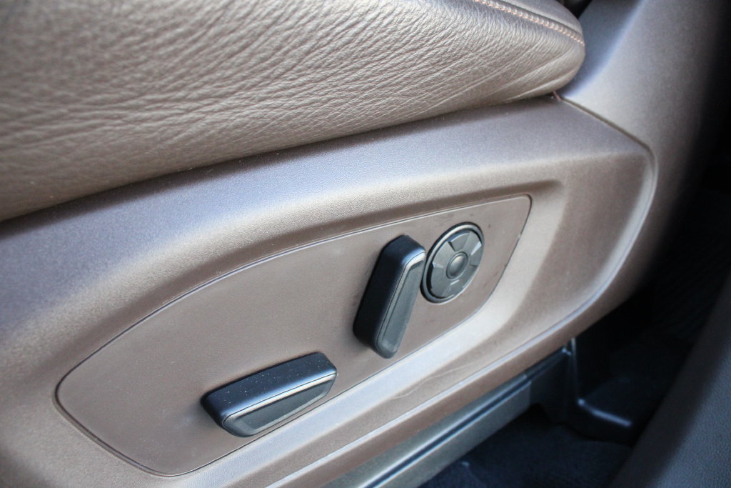 Used 2022 Ford Explorer King Ranch w/ Premium Technology Package RWD image 3