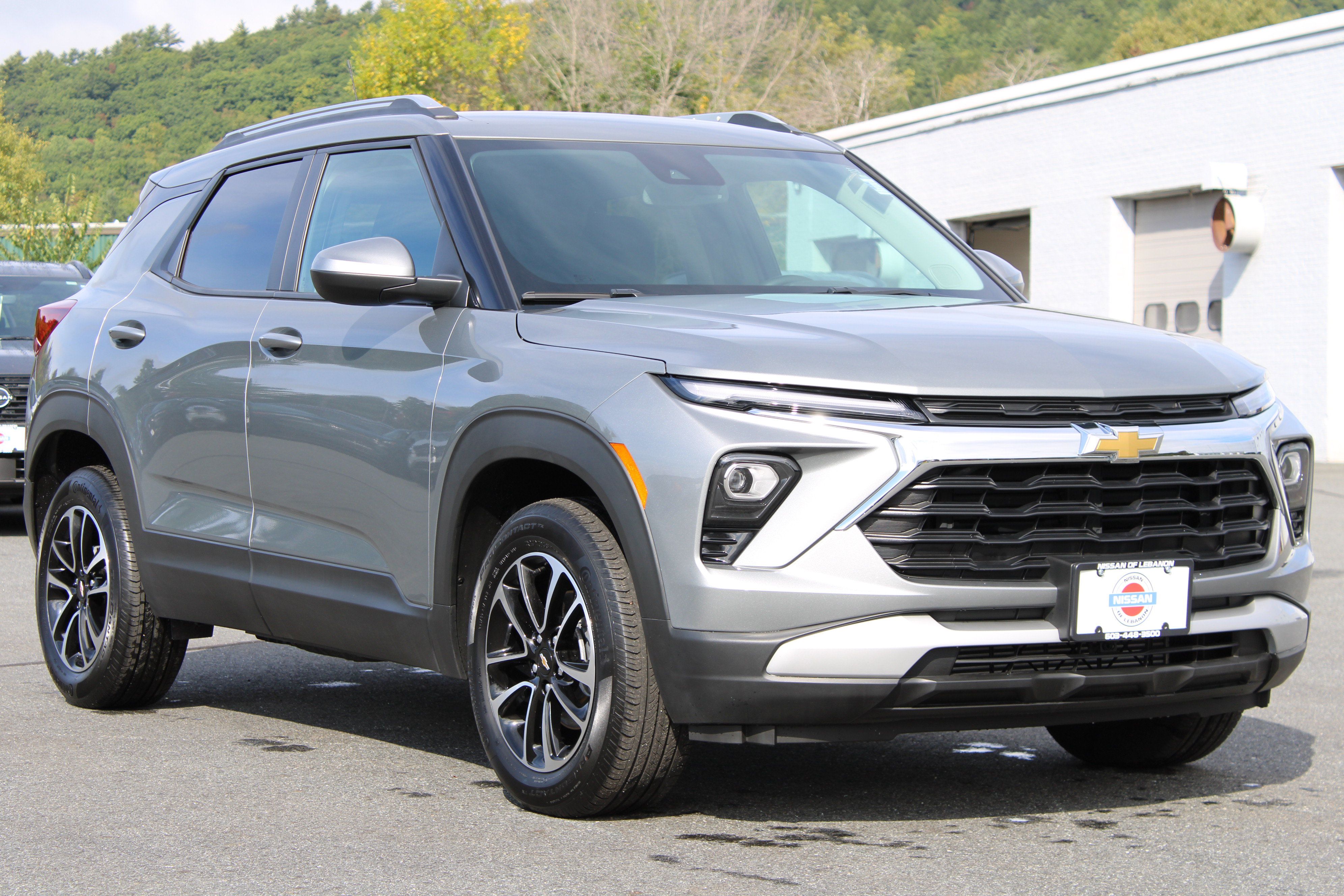 Used 2025 Chevrolet TrailBlazer LT w/ Convenience Package AWD/4WD image 3