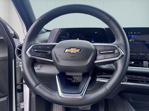 Used 2025 Chevrolet Equinox LT FWD image 16