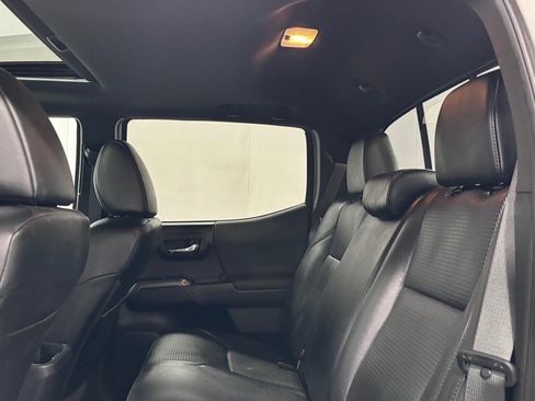 Used 2019 Toyota Tacoma TRD Sport AWD/4WD image 22