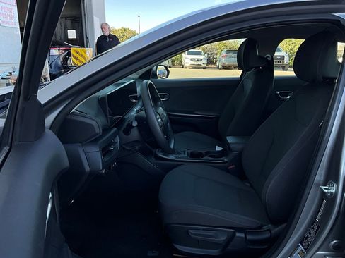 Used 2025 Kia K4 LXS image 10