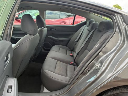 Used 2025 Nissan Altima 2.5 SV FWD image 21