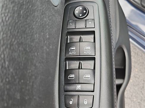 Used 2020 Dodge Durango SXT image 29