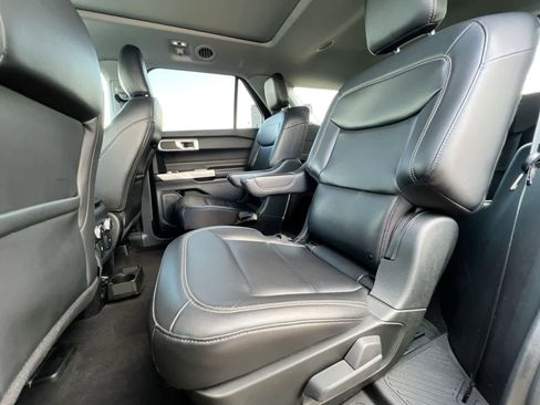 Used 2022 Ford Explorer XLT w/ Equipment Group 202A image 19