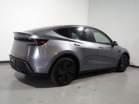 Used 2026 Tesla Model Y Long Range RWD image 7