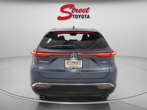 Certified 2024 Toyota Venza XLE AWD/4WD image 3