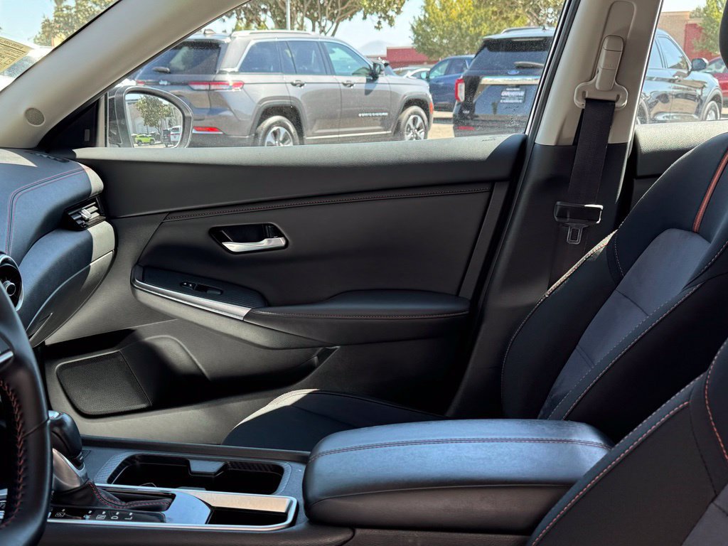 Used 2025 Nissan Sentra SR FWD image 14