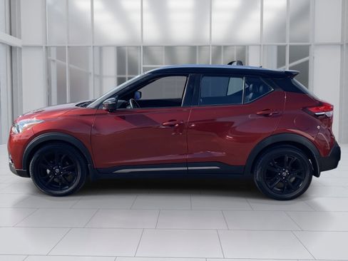 Used 2020 Nissan Kicks SR w/ SR Premium Package image 2