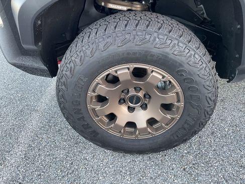 Used 2025 Toyota Tacoma Trailhunter image 5