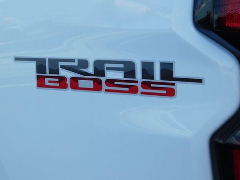 Used 2025 Chevrolet Colorado Trail Boss AWD/4WD image 38
