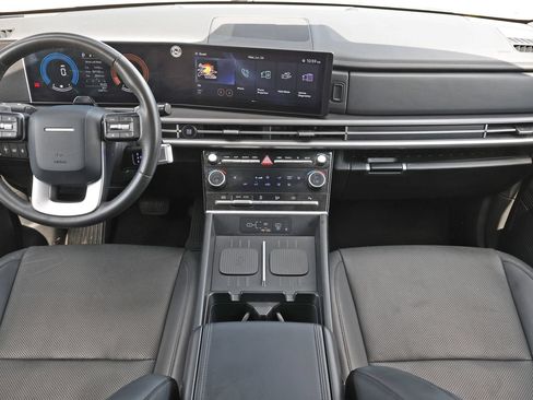 Used 2024 Hyundai Santa Fe SEL FWD image 2