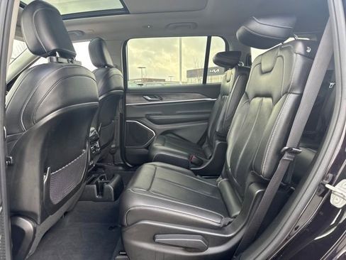 Used 2022 Jeep Grand Cherokee L Limited image 16