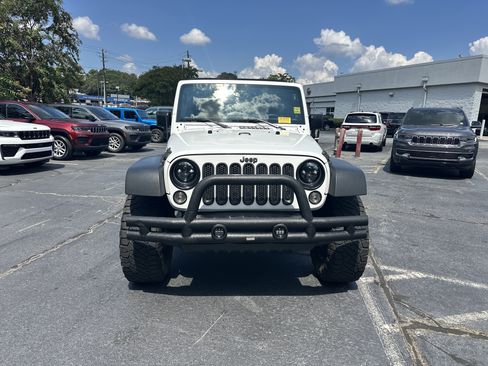 Used 2016 Jeep Wrangler Unlimited Rubicon w/ Connectivity Group AWD/4WD image 2